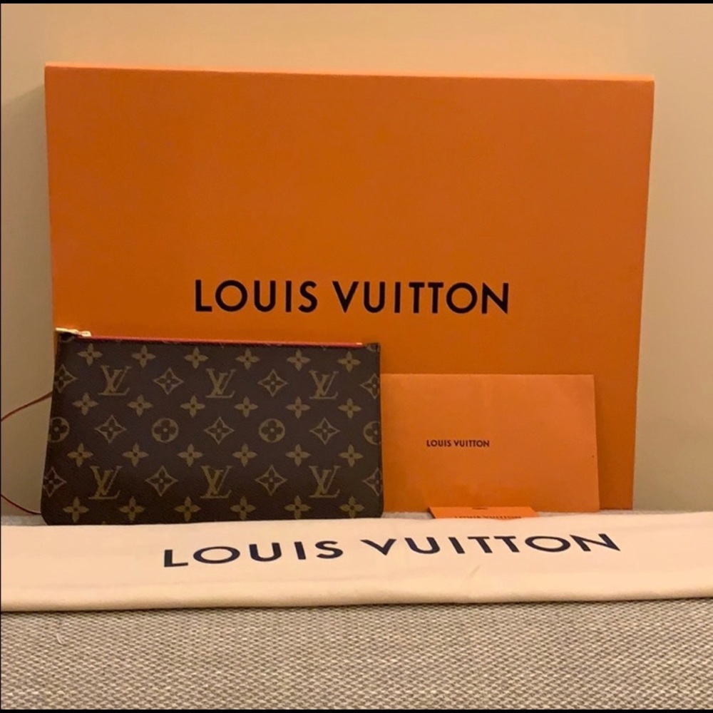 Authentic Louis Vuitton Neverfull Pochette Pouch